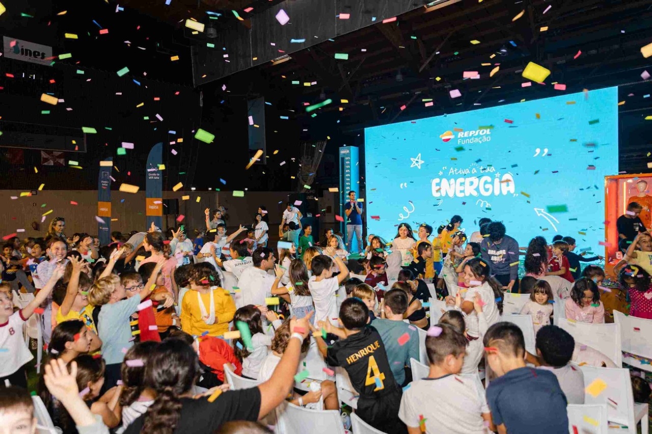 Un grupo de personas en una actividad social